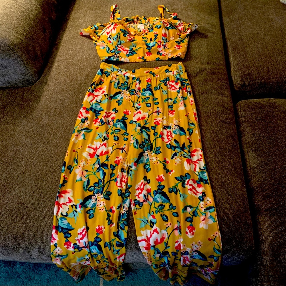 $$Crop top with matching flowy pants $$